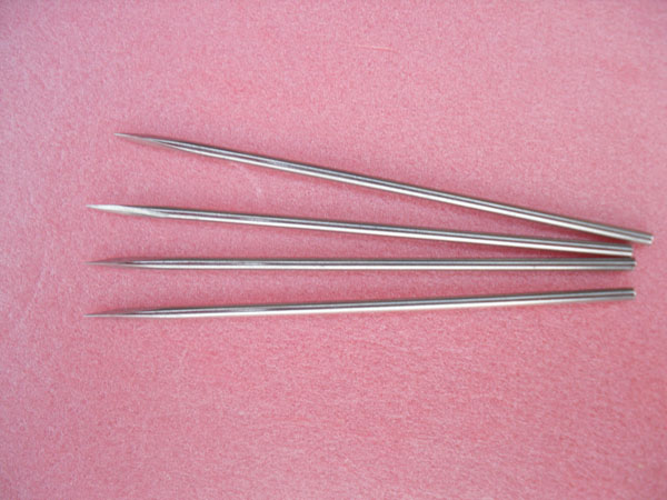 small-sized prismatic needles